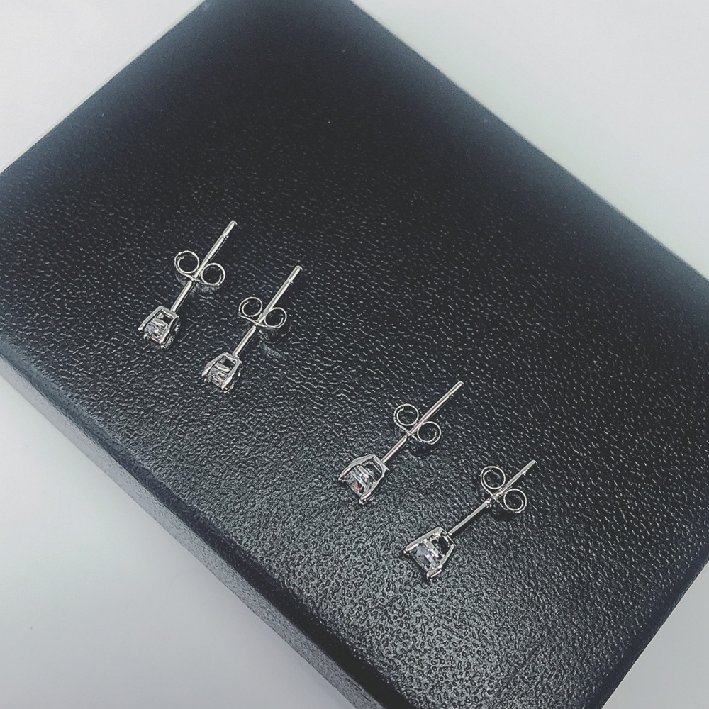 Sterling Silver 925. Simulate Diamond Stud Earring. - Picture 6 of 15